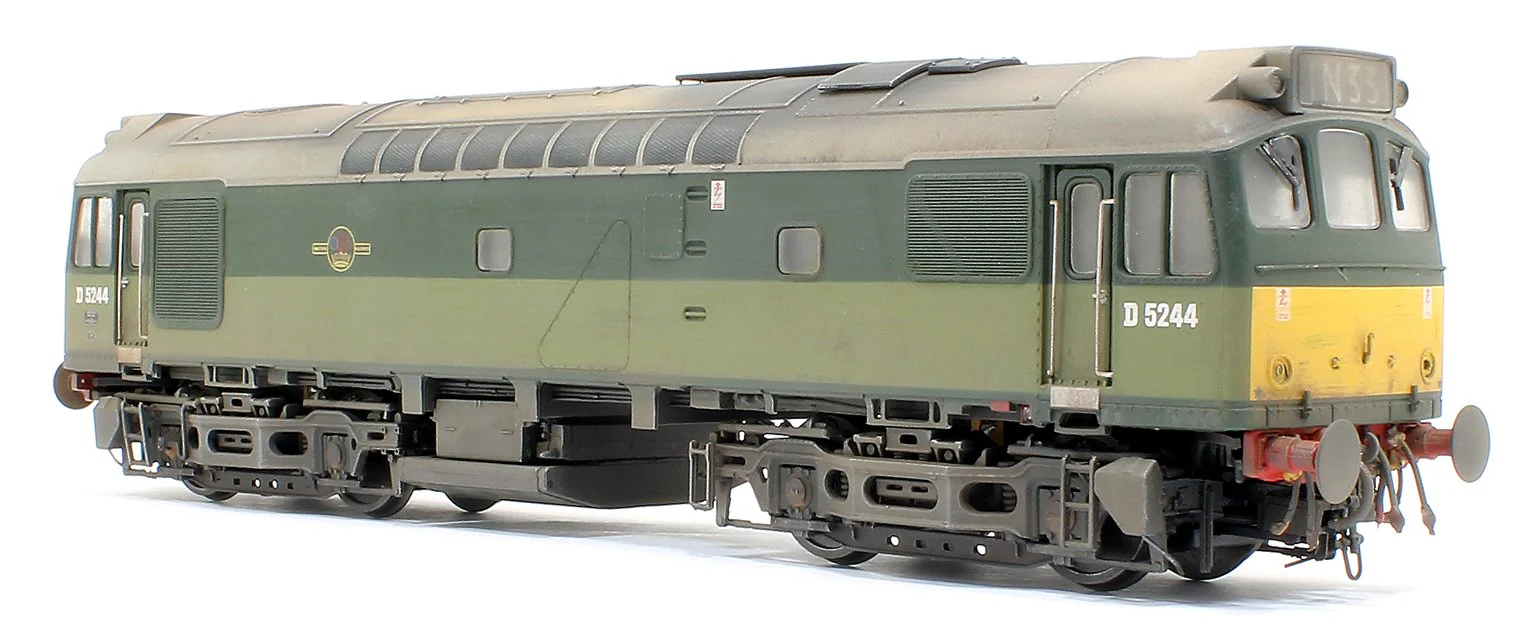 Class 25/3 - D5244 BR Two tone Green with small yellow panels Diesel Locomotive - Weathered - Image 4