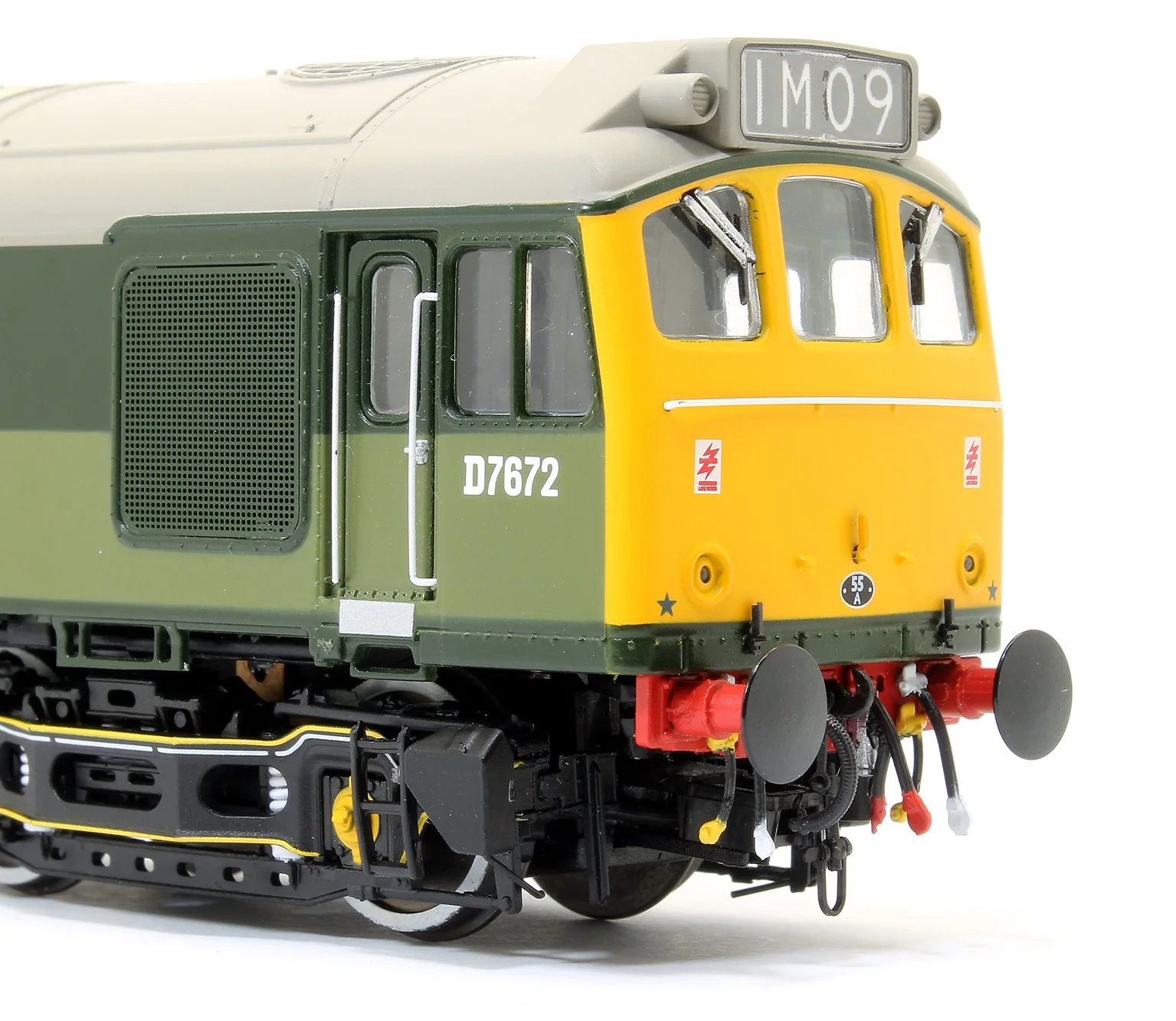 Class 25/3 - D7672 'Tamworth Castle' BR Special Two-Tone Green Diesel Locomotive - Image 5