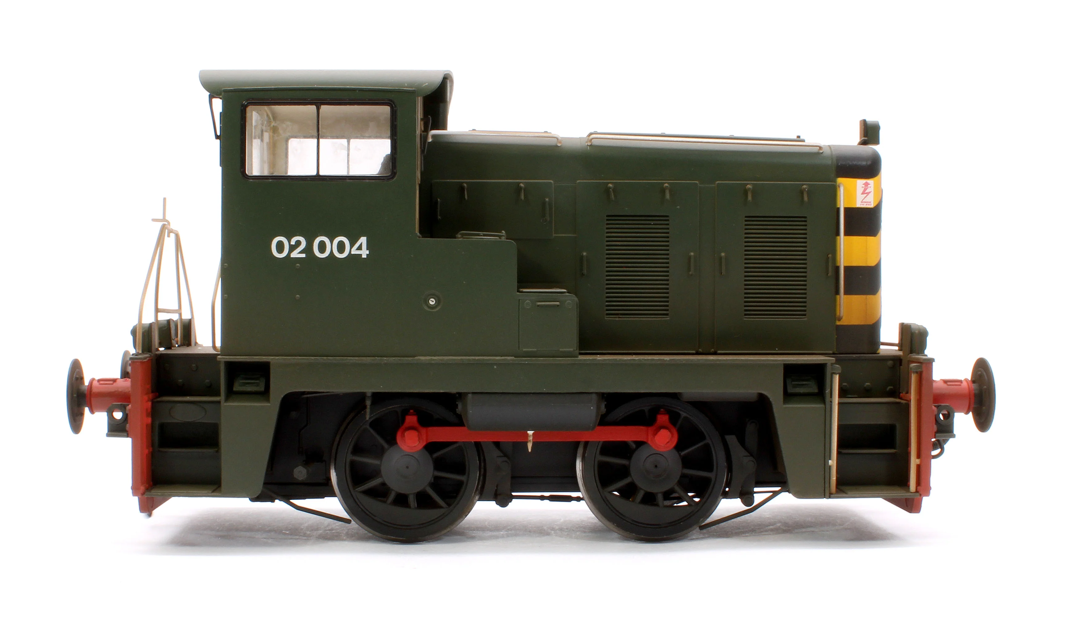 Class 02 BR Green 02004 (Wasp Stripes, no BR logo) Diesel Locomotive - Weathered - Image 6