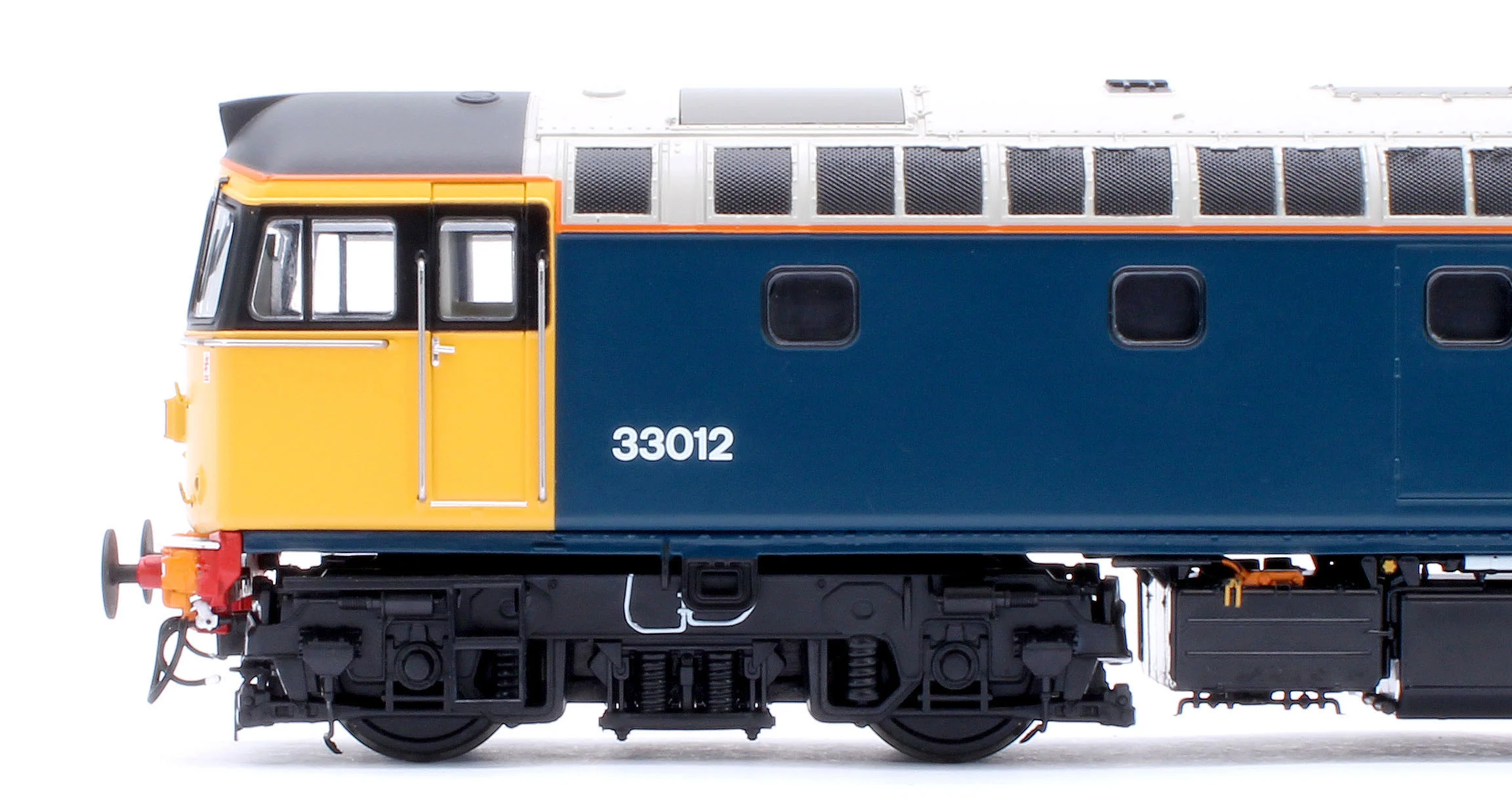 Class 33/0 BR Blue No.33012 (Yellow Cabs/HI Headlights) Diesel Locomotive - DCC Sound - Image 6