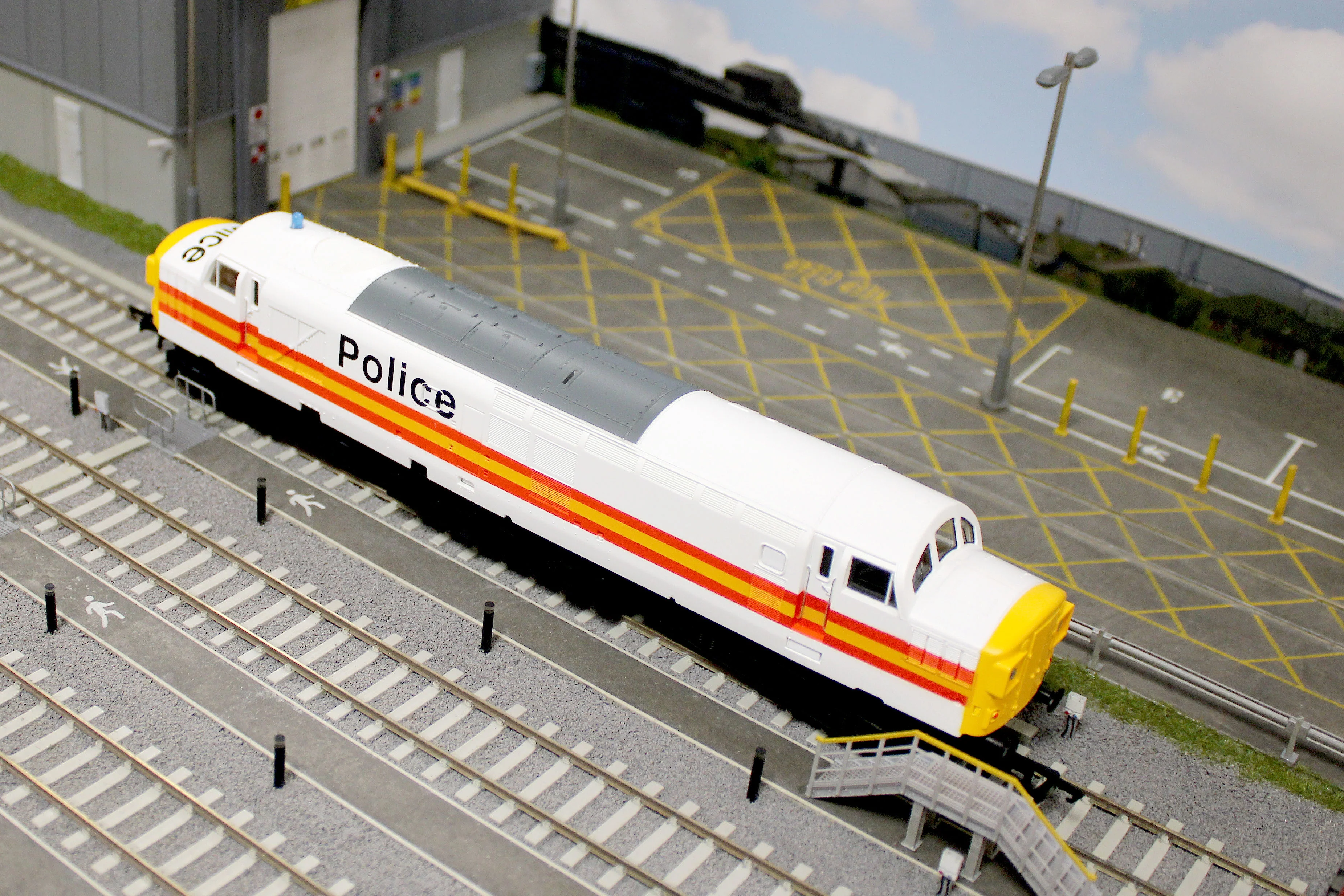 RailRoad Class 37 BR Police Livery '37093' Diesel Locomotive - DCC Sound - Image 10