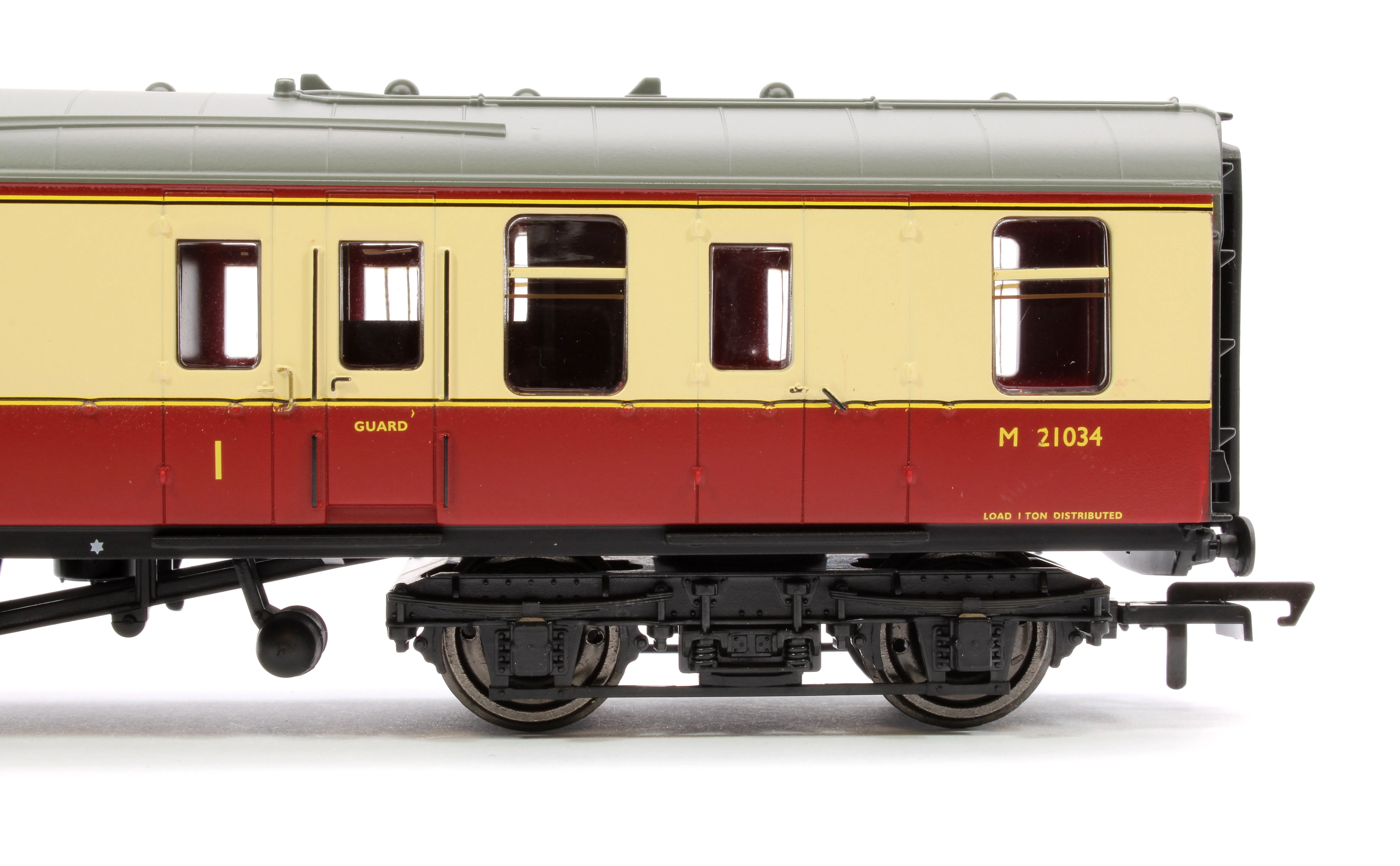 Pre-Owned Mk1 BCK Coach BR Crimson & Cream M21034 - Image 4