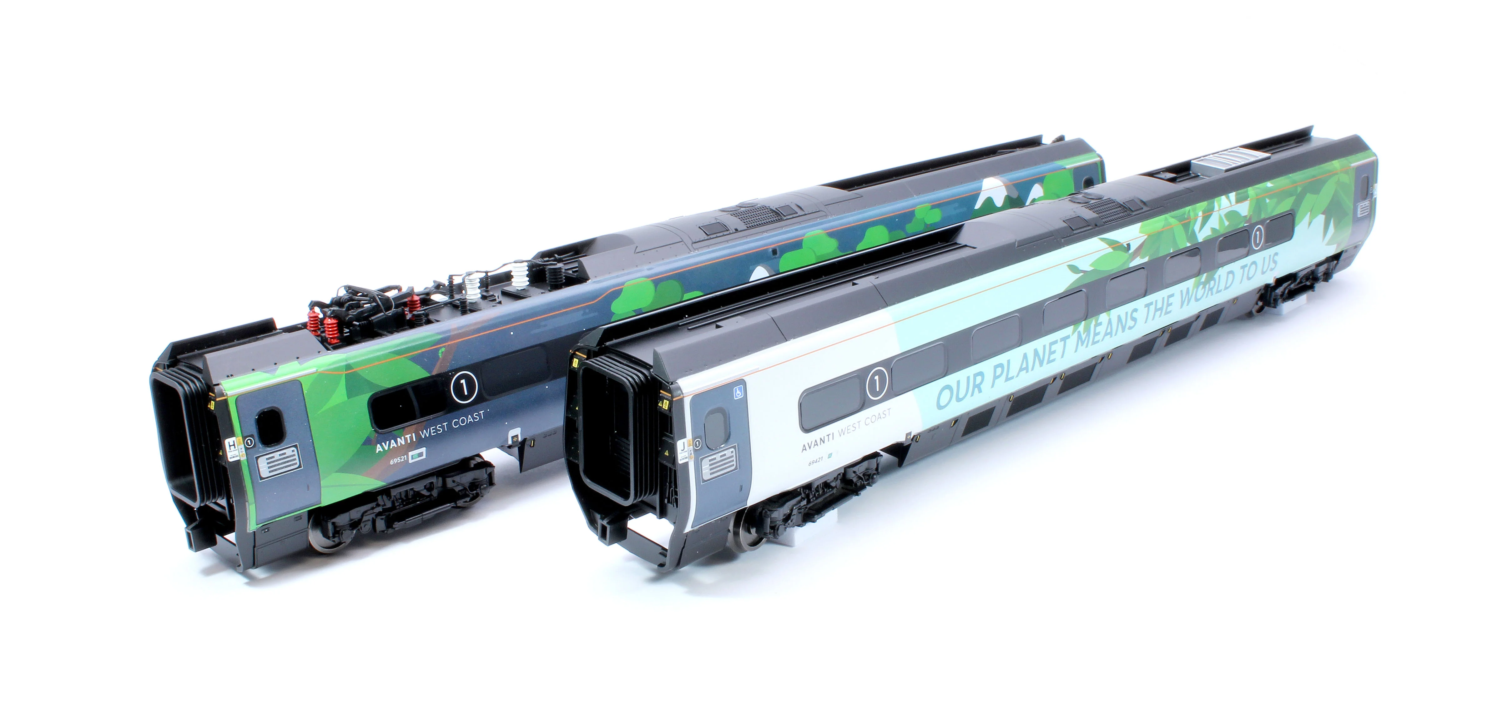 R40451 Avanti West Coast Class 390 Climate change Livery Coach Pack 1 69421 + 65321