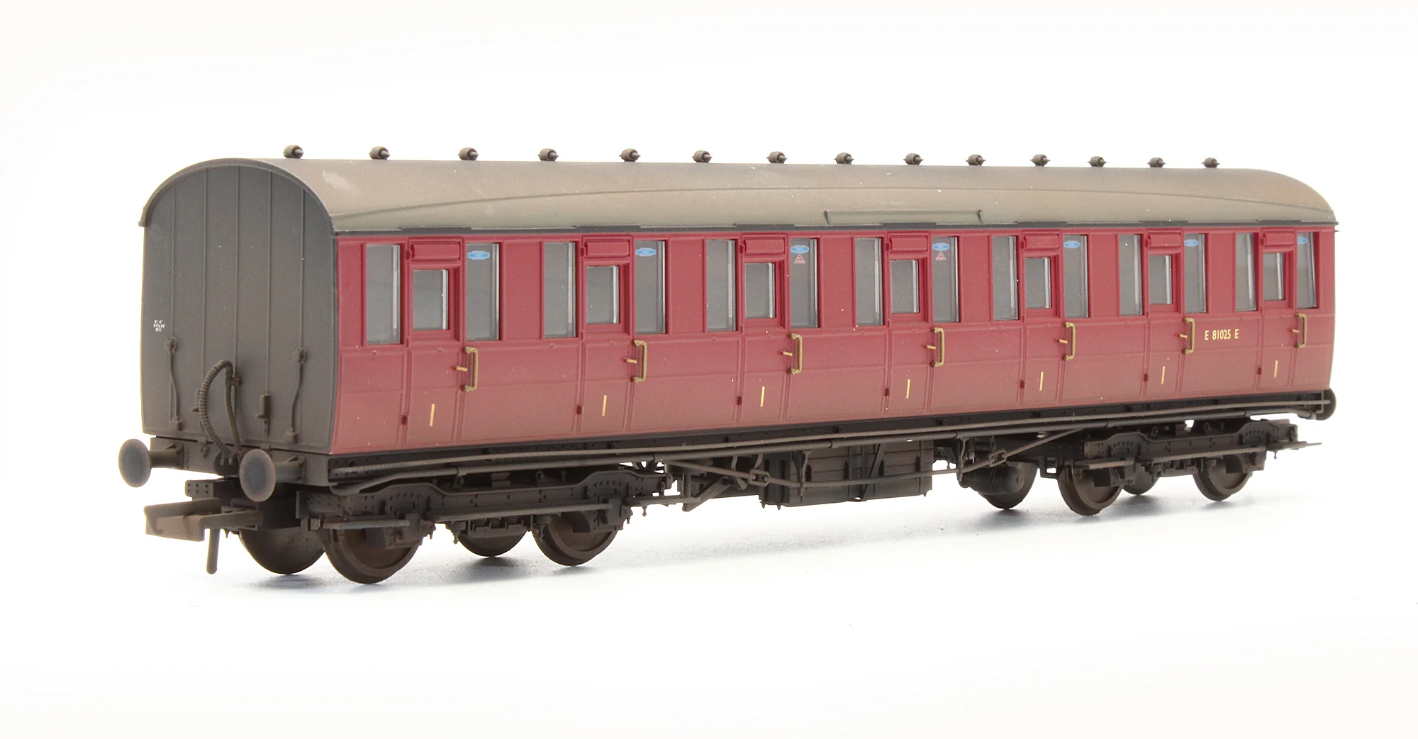Pre-Owned BR Gresley Suburban 1st Class Coach 'E81025E' - Custom Weathered - Image 2