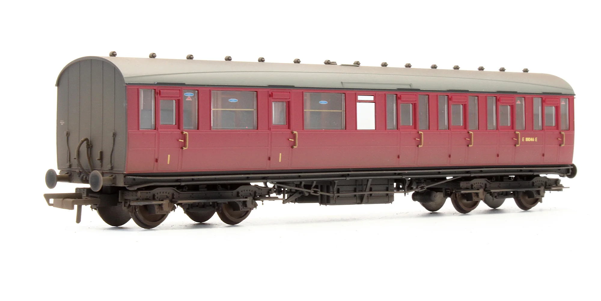 Pre-Owned BR Gresley Suburban Lavatory Composite Coach 'E 88046 E' - Custom Weathered - Image 2