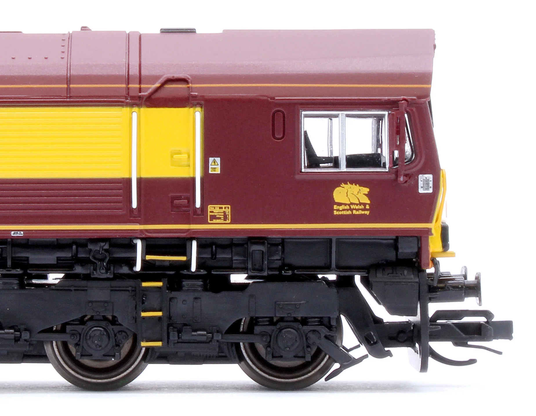 TT3030M EWS Class 66 Lafarge Charnwood 66022 Diesel Locomotive - Image 10