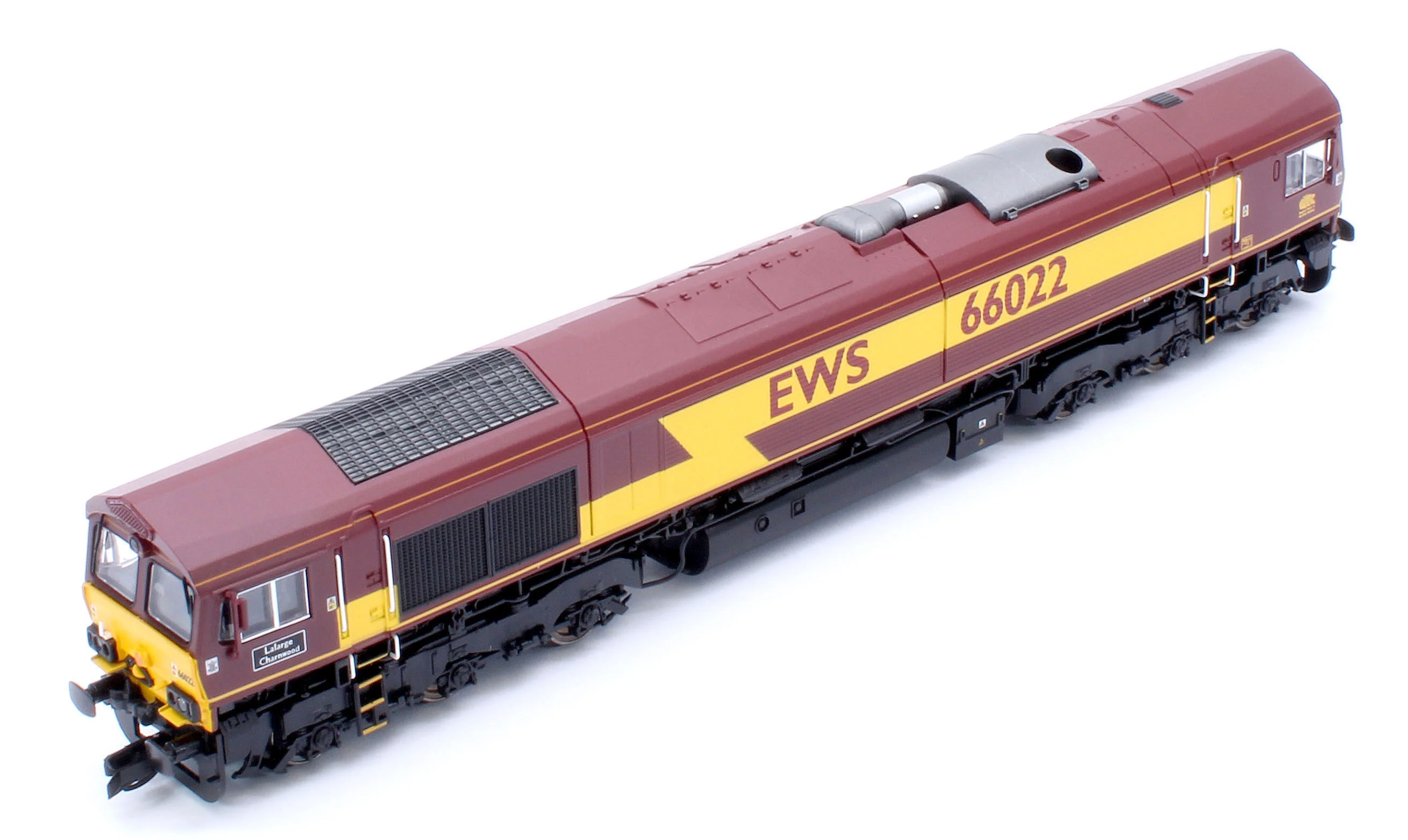 TT3030M EWS Class 66 Lafarge Charnwood 66022 Diesel Locomotive - Image 11