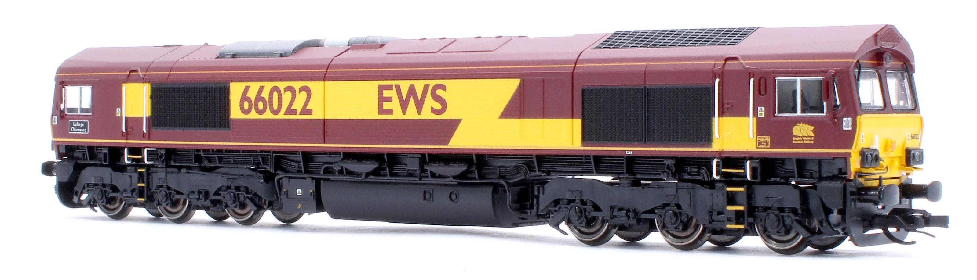 TT3030M EWS Class 66 Lafarge Charnwood 66022 Diesel Locomotive - Image 5