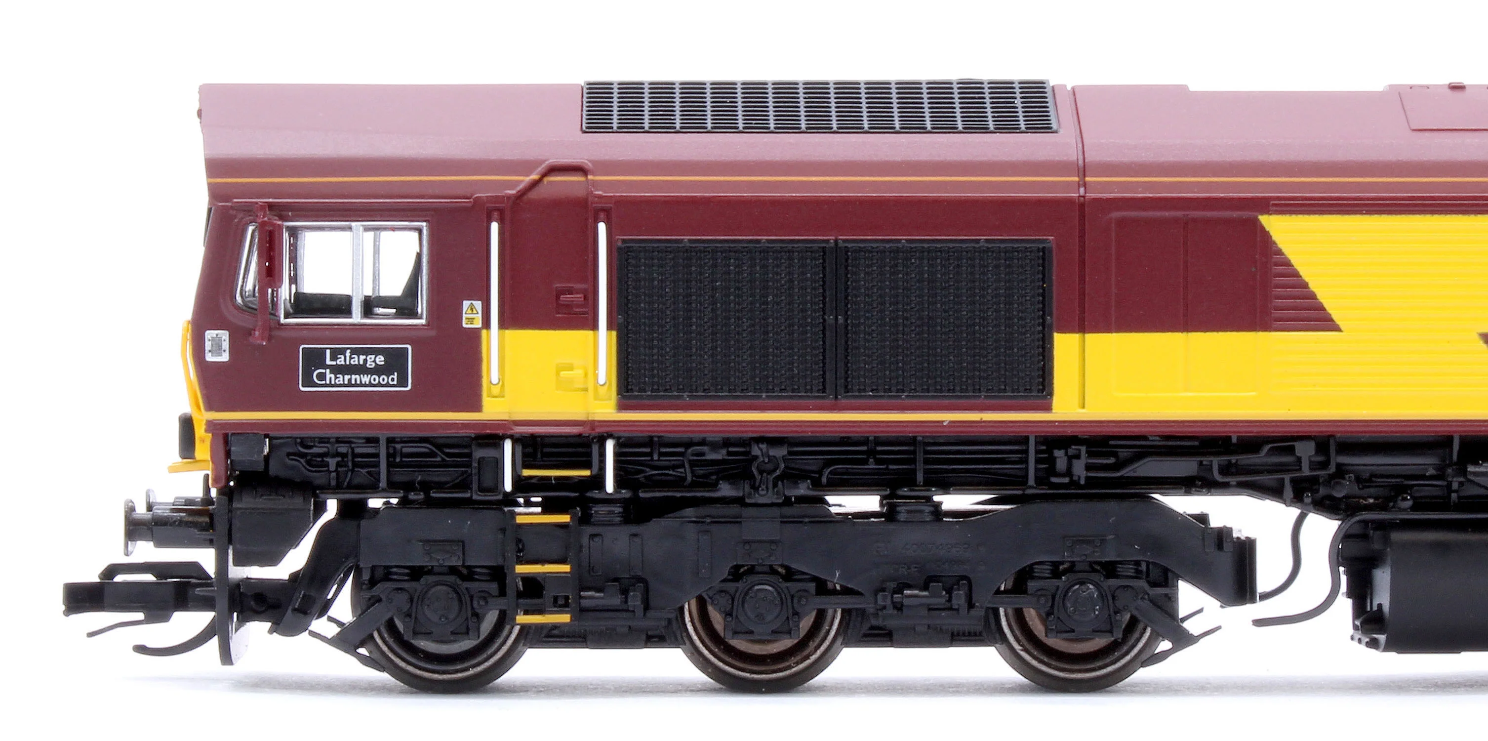 TT3030M EWS Class 66 Lafarge Charnwood 66022 Diesel Locomotive - Image 8
