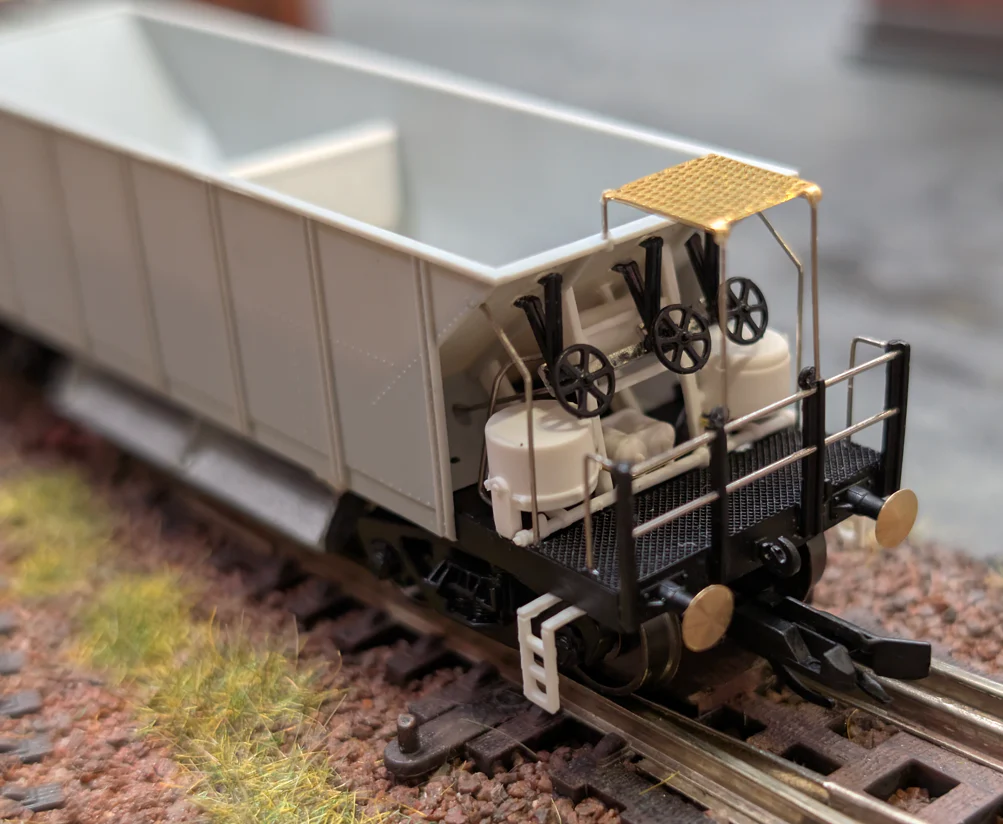 TT6067 YGH 'Sealion' Ballast Hopper Departmental Olive Green Triple Pack - Image 4