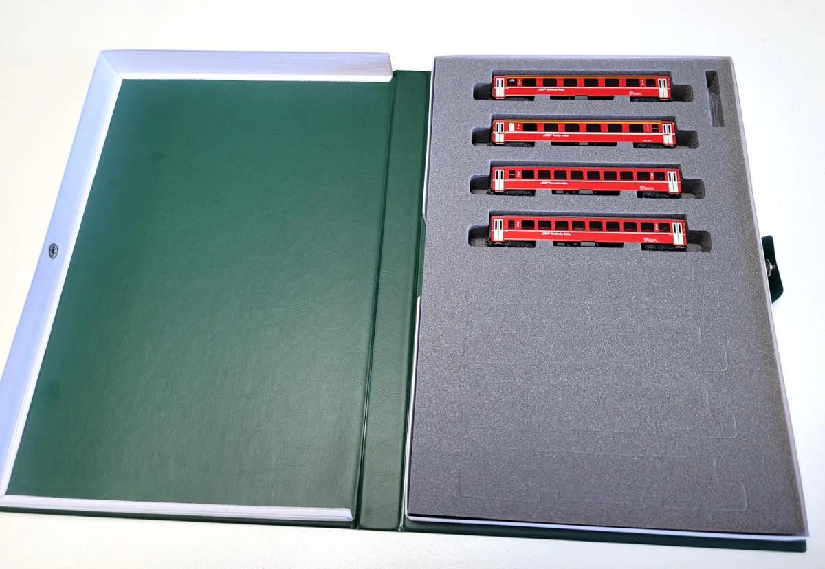 RhB EW1 Red 4 Coach Add on Set (4) - Image 3