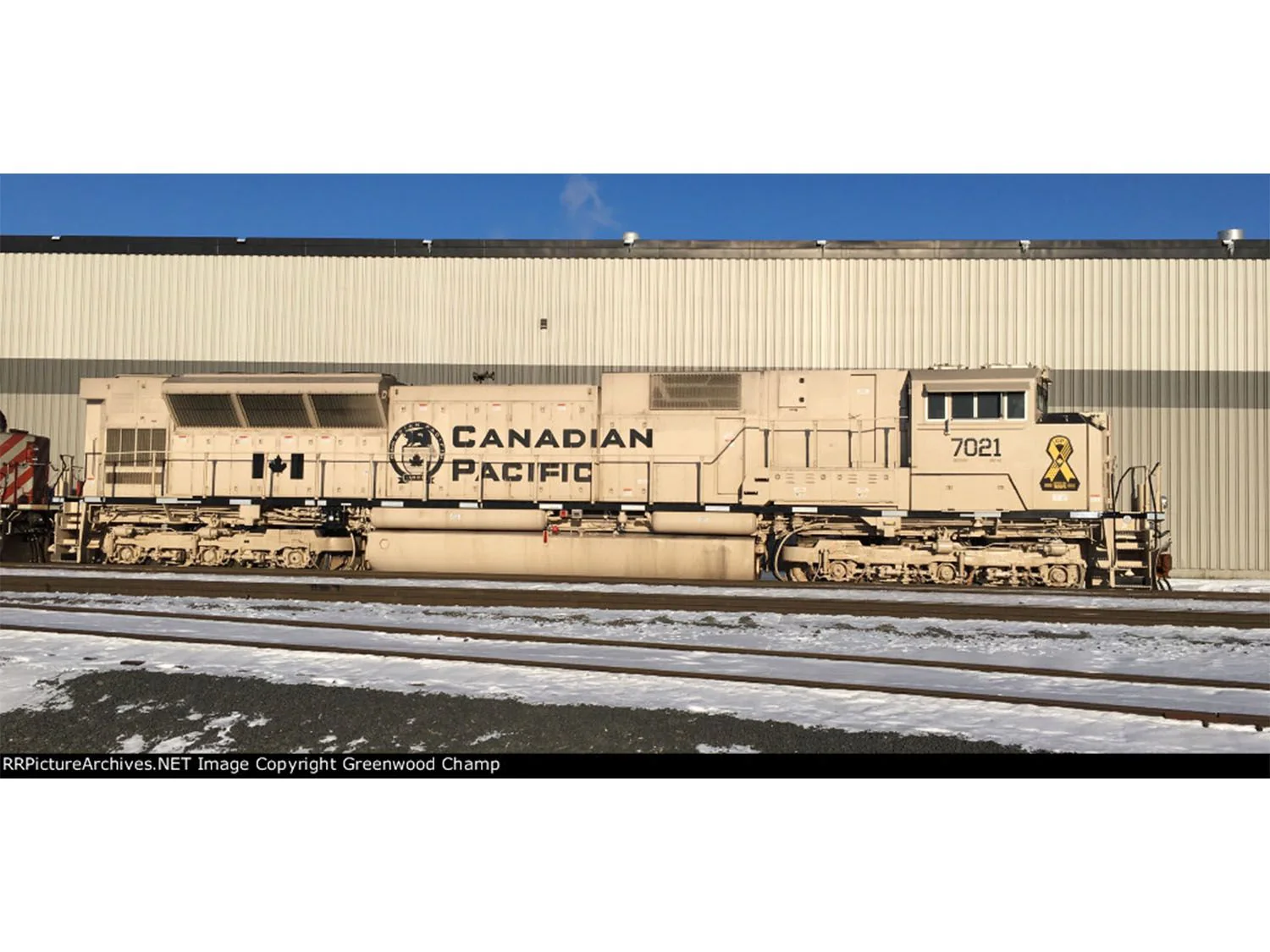 176-8542-S SD70ACU Diesel CP Military Heritage 7021 Beige - DCC-Sound