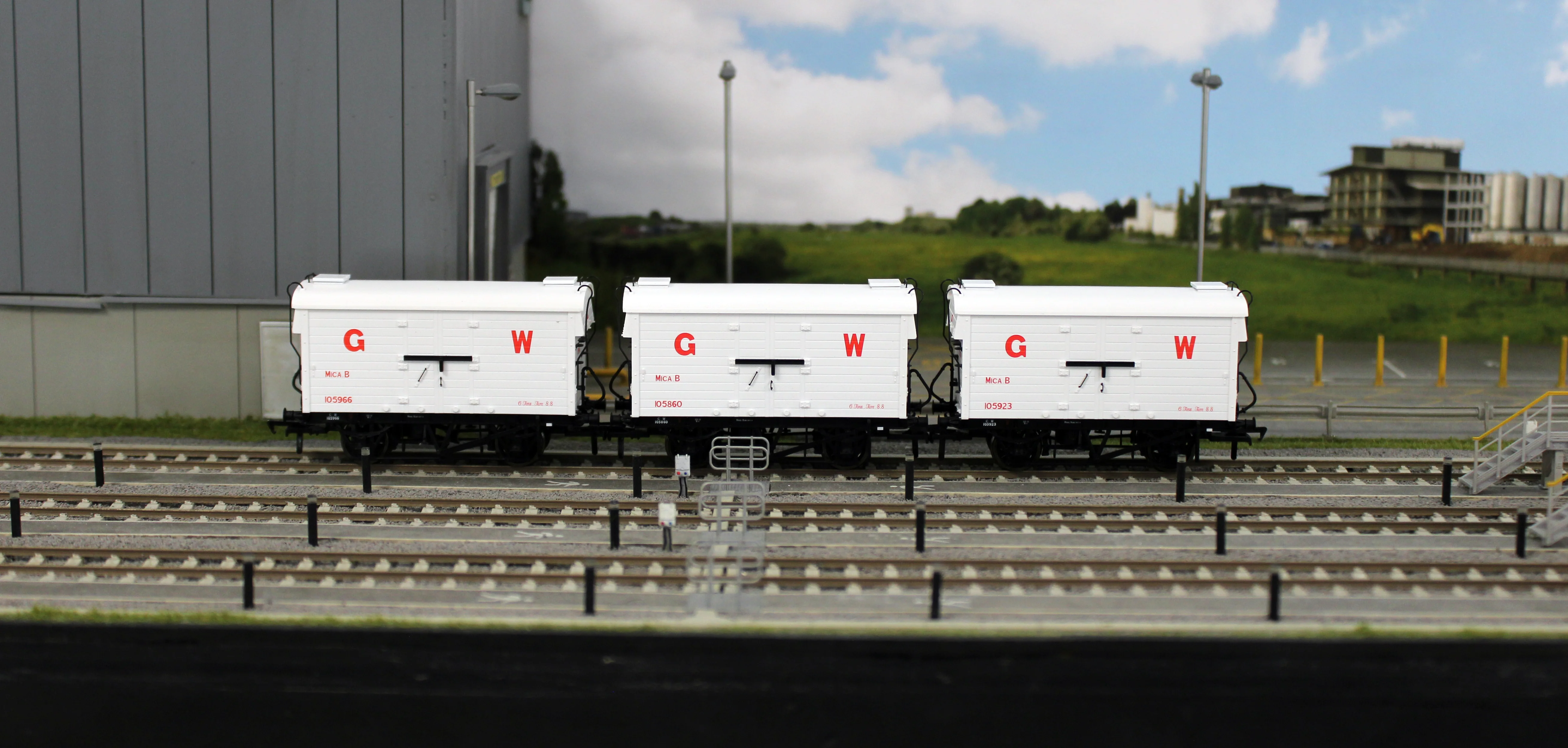 KRM-MICA-OO-B GWR ‘Mica B’ Refrigerated Meat Van - Didcot Preserved Wagons - Pack of 3 - Image 12