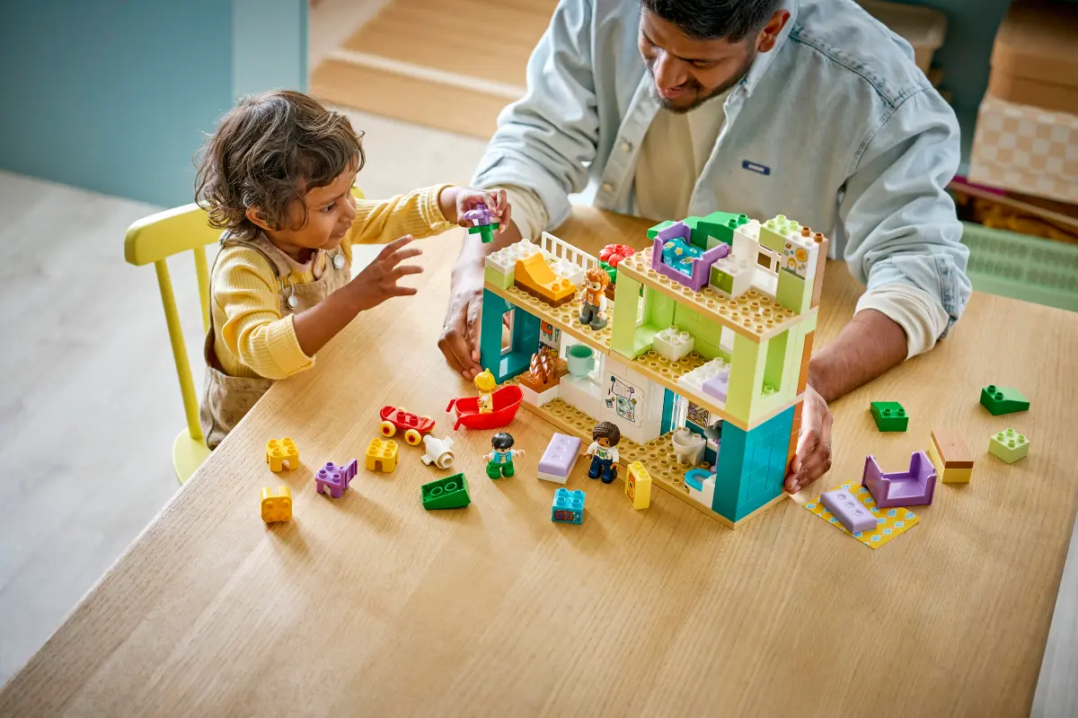 Lego Duplo 3 in 1 Modern Family House with Figures - 10470 - Image 11
