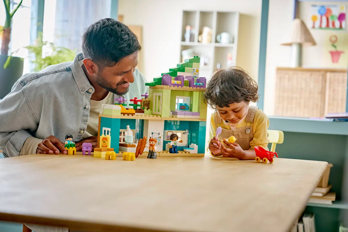 Lego Duplo 3 in 1 Modern Family House with Figures - 10470 - Image 9