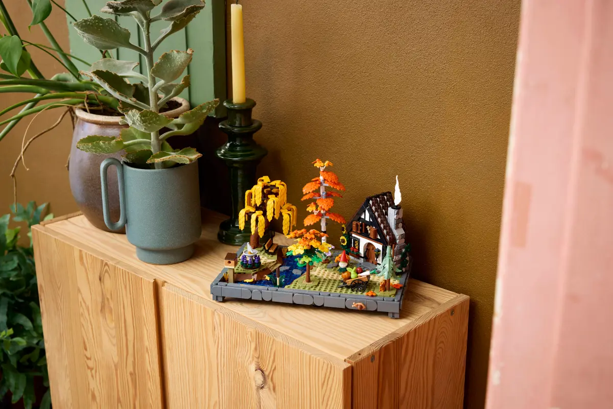 Lego Icons Autumn Cottage Garden - 11372 - Image 15