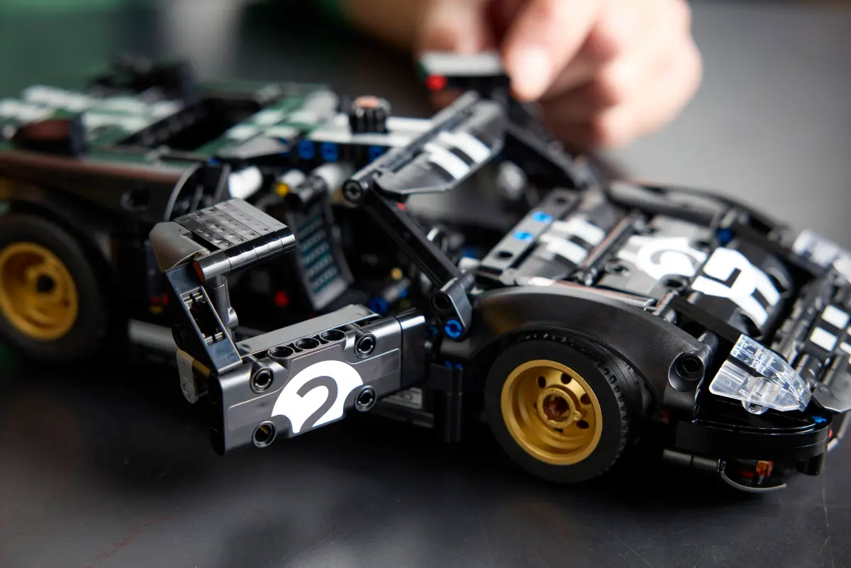 Lego Technic 1966 Ford GT40 MKII Race Car - 42223 - Image 11
