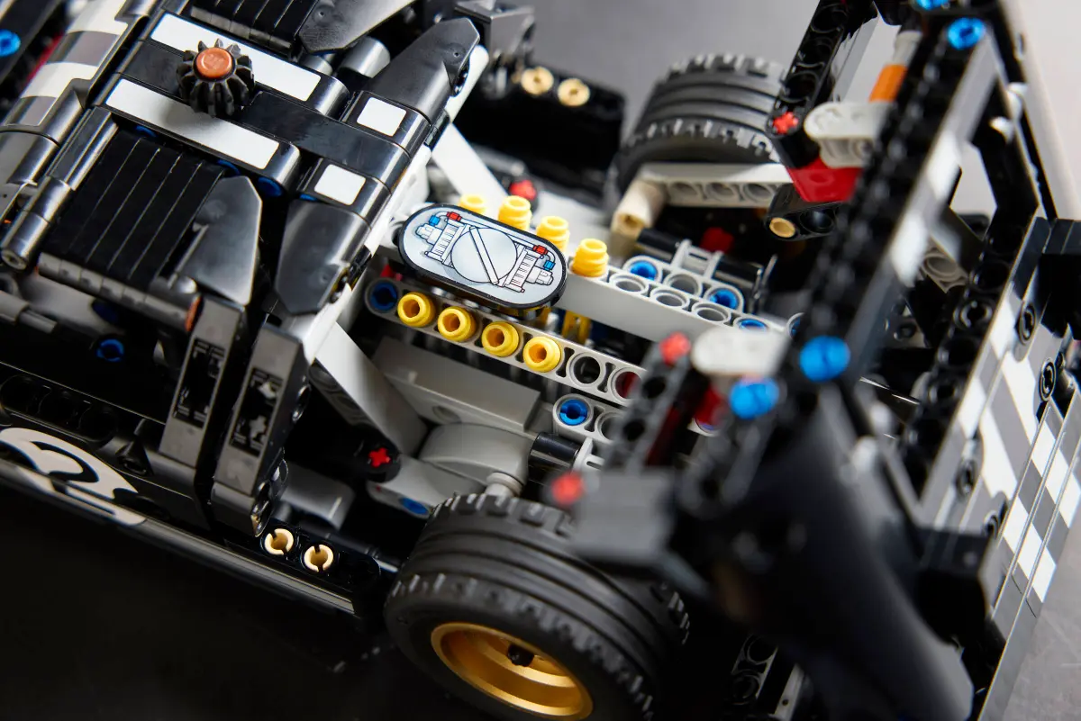 Lego Technic 1966 Ford GT40 MKII Race Car - 42223 - Image 12