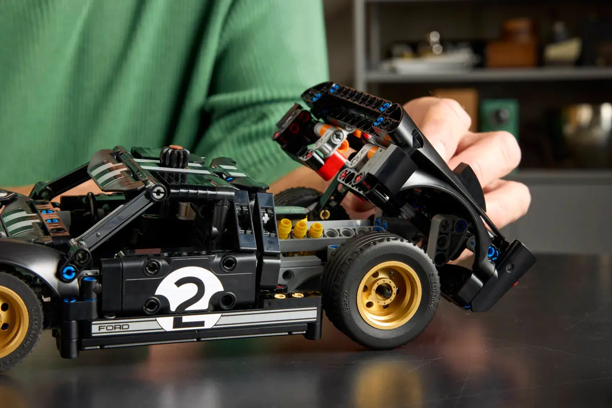 Lego Technic 1966 Ford GT40 MKII Race Car - 42223 - Image 13