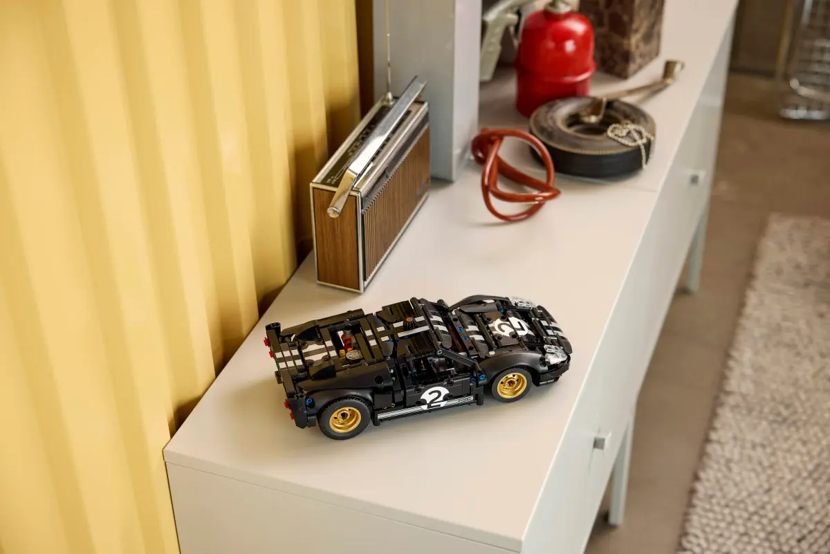 Lego Technic 1966 Ford GT40 MKII Race Car - 42223 - Image 14