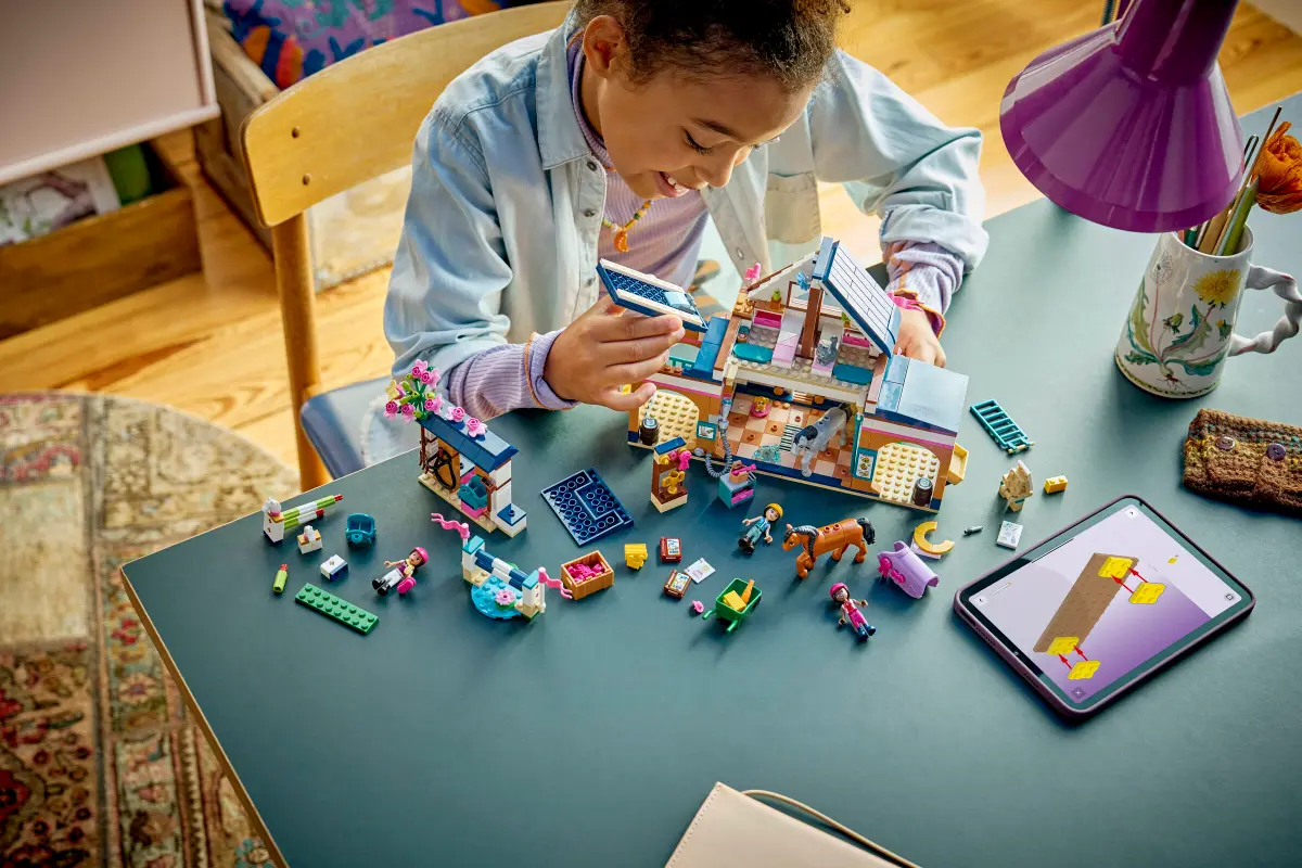 Lego Friends Horse Stable and Riding Academy - 42688 - Image 10