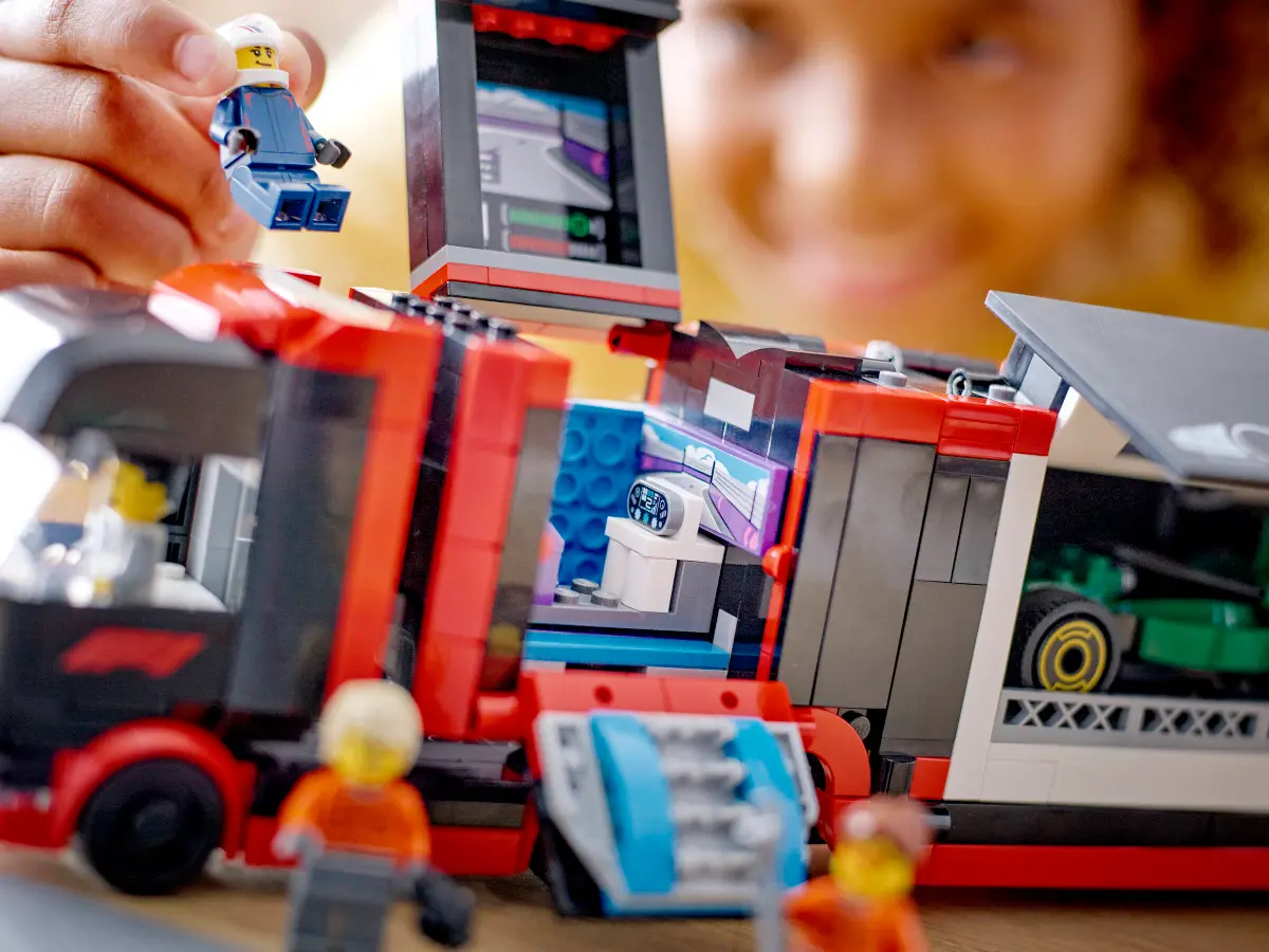 Lego City F1® Truck with RB20 & AMR24 F1® Cars - 60445 - Image 10