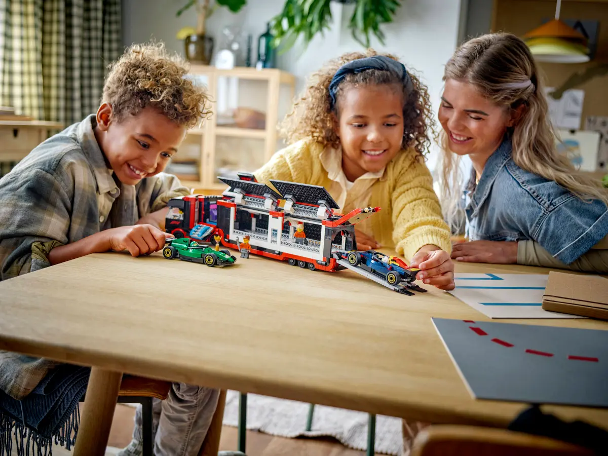 Lego City F1® Truck with RB20 & AMR24 F1® Cars - 60445 - Image 8