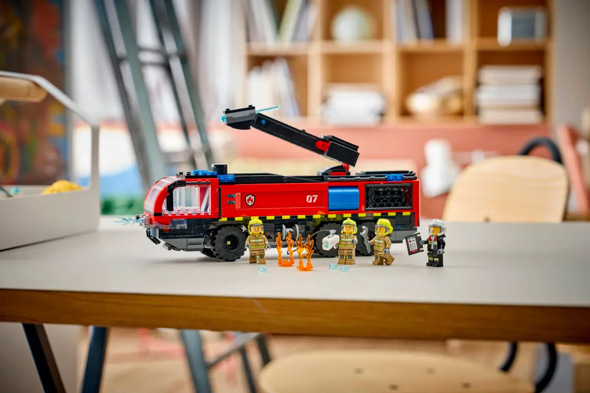 Lego City Airport Fire Truck - 60499 - Image 11