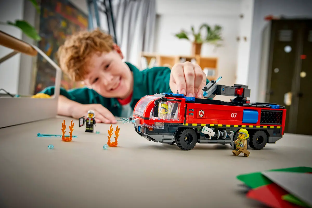 Lego City Airport Fire Truck - 60499 - Image 9