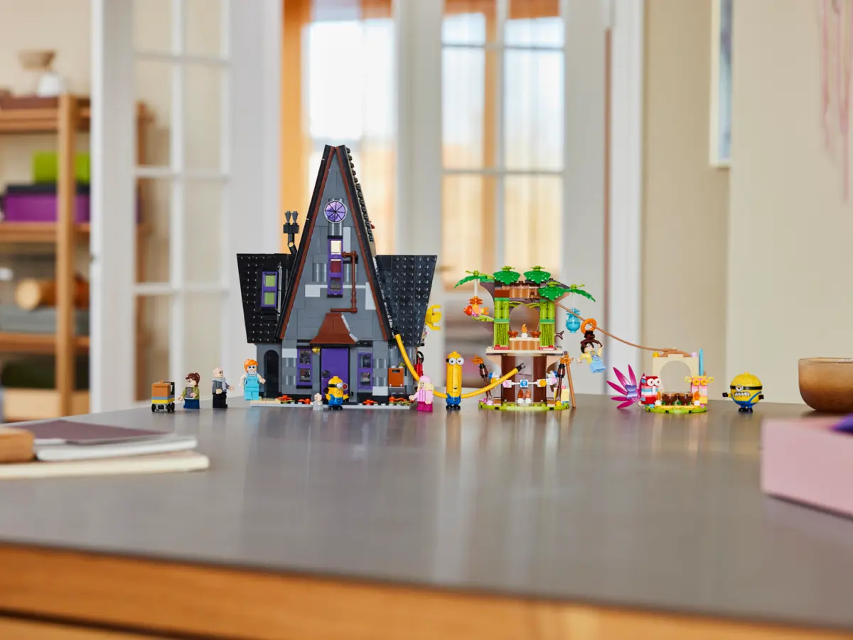 Lego Despicable Me 4 Minions and Gru's Family Mansion - 75583 - Image 8