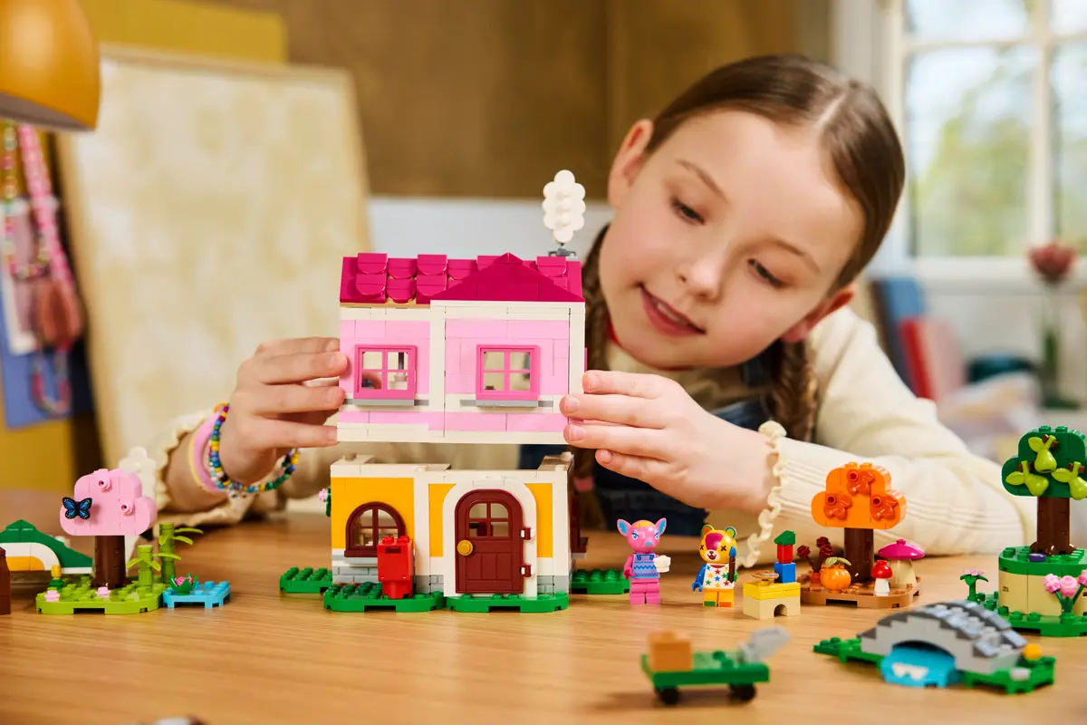 Lego Animal Crossing™ Creative Houses: Seasons of Fun - 77057 - Image 8