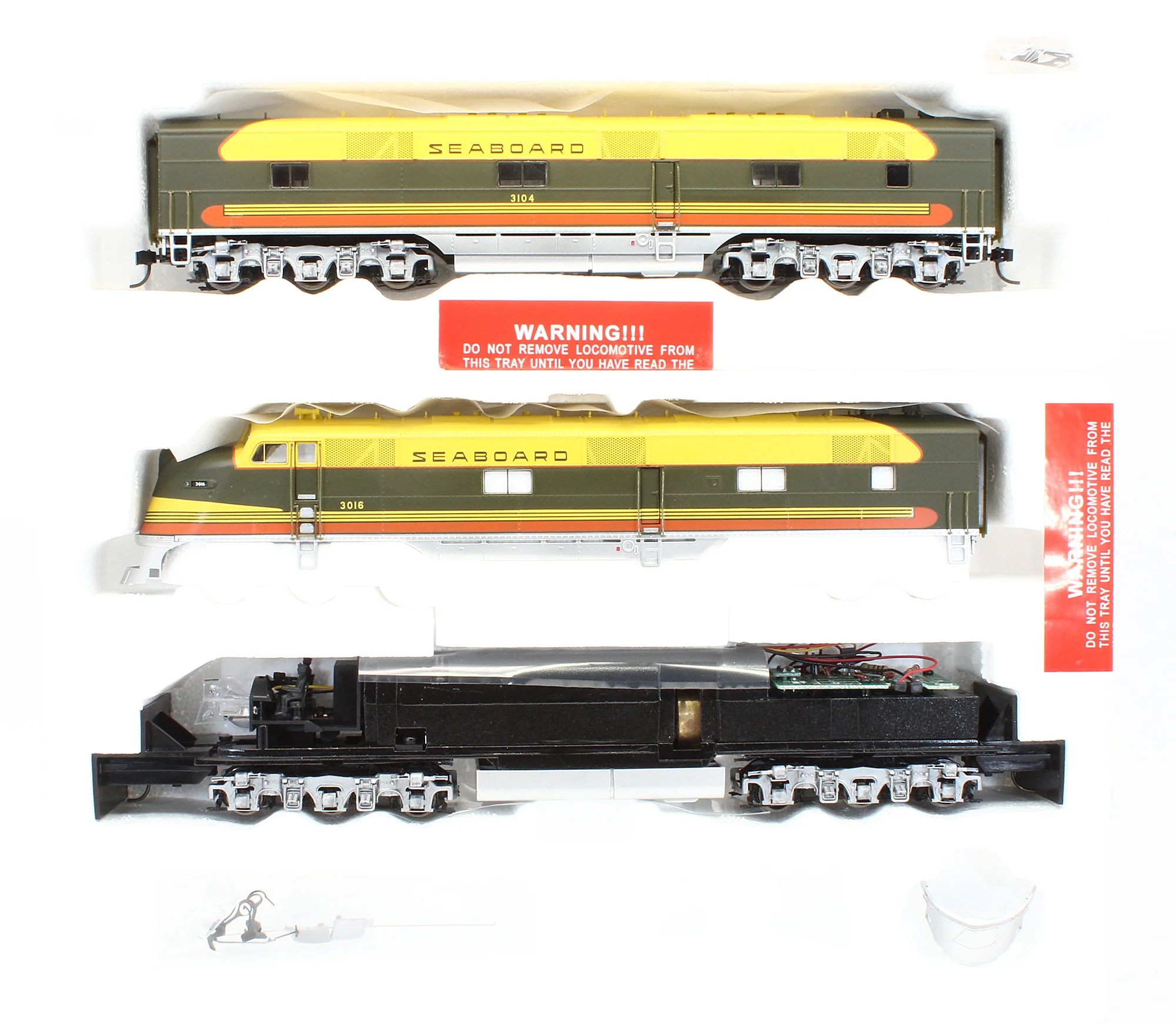 Pre-Owned E6 Diesel Locomotive Seaboard - Road #3016 + E6B Locomotive - Road #3104