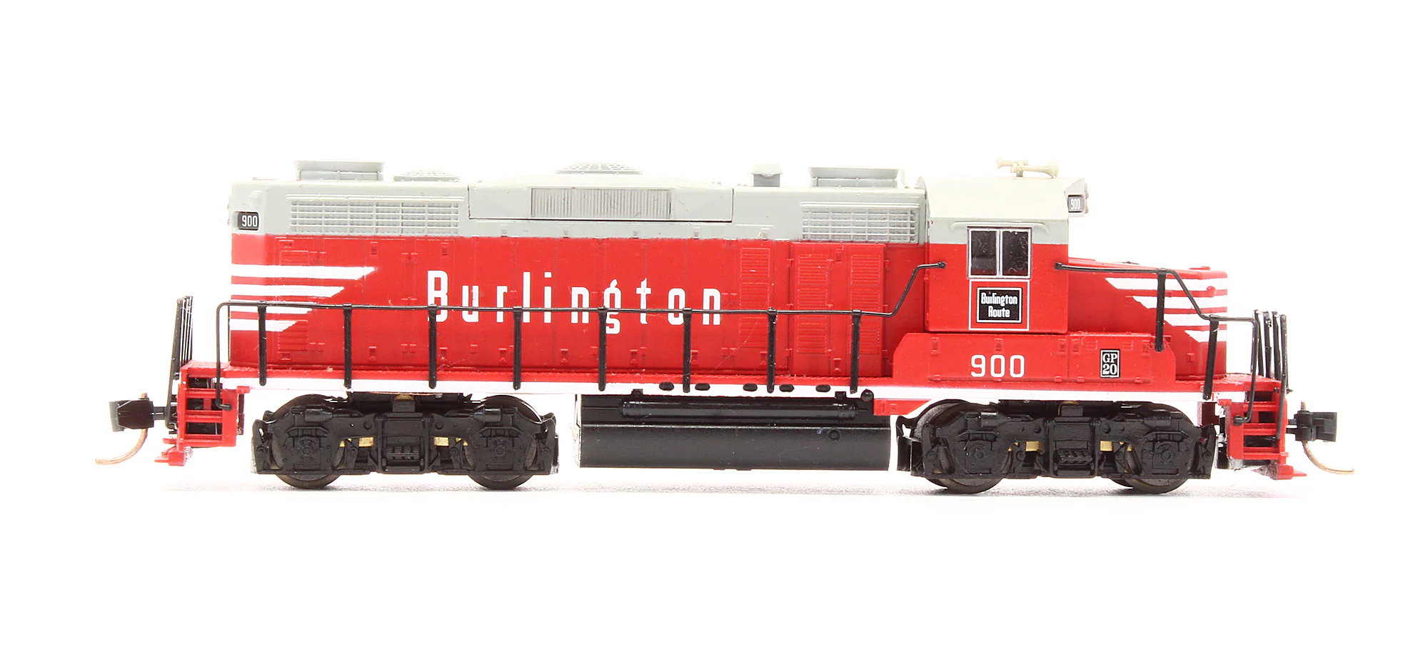 Pre-Owned 47243 GP20 Diesel Locomotive CB&Q - Road #900 - Image 3
