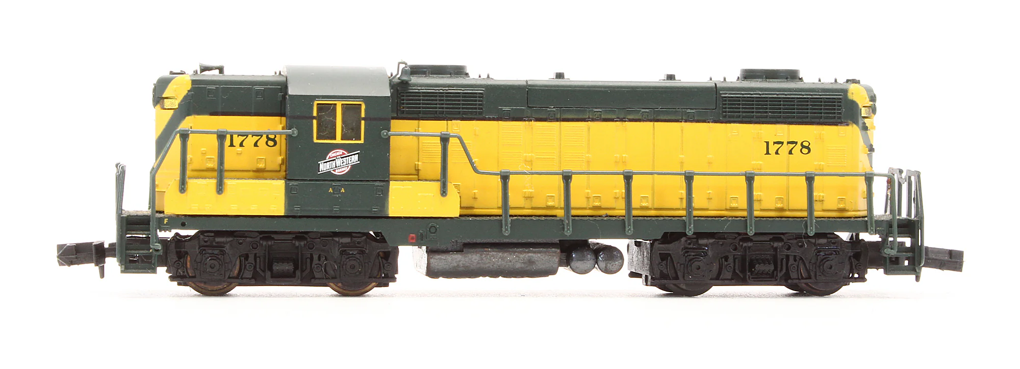 Pre-Owned 7136 GP18 Hi Nose Without Dynamic Brakes Diesel Locomotive CNW - Road #1778 - Image 4