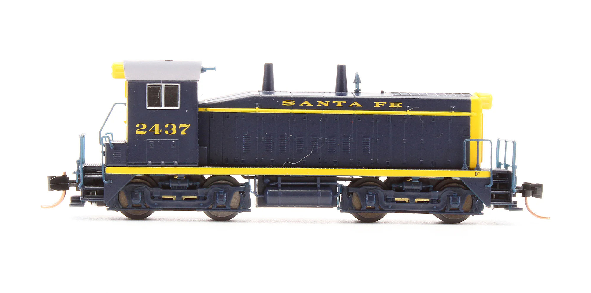 Pre-Owned 7502 SW9 / 1200 Diesel Locomotive AT&SF - Road #2437 - Image 3