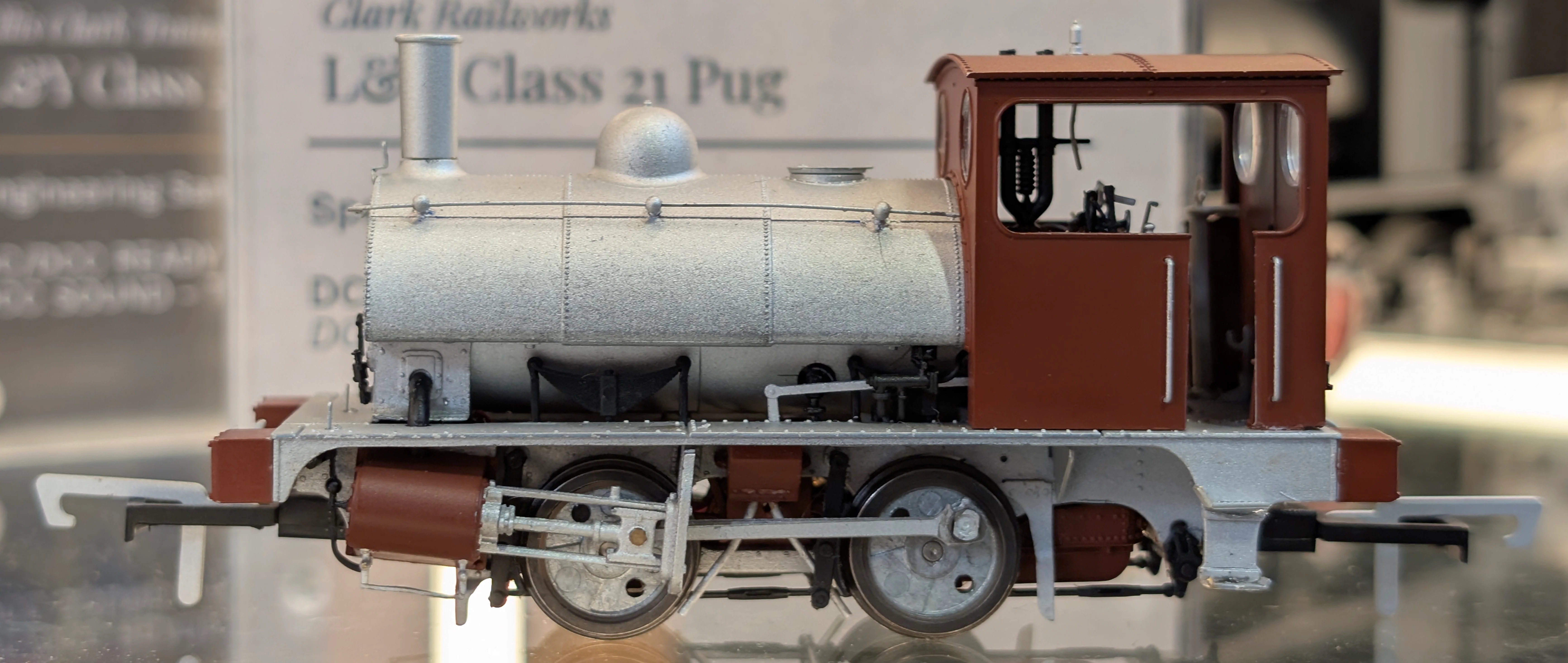 C1025S LYR 'Pug' 0-4-0ST 51234 BR Black Early Emblems Steam Locomotive - DCC Sound - Image 4