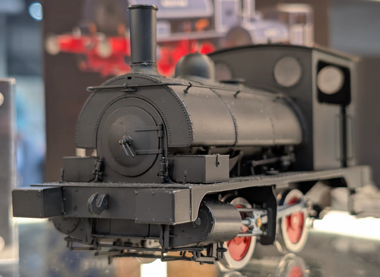 LYR 'Pug' 0-4-0ST "Prince" United Glass Bottle Manufacturer Lined Red Steam Locomotive - Image 3