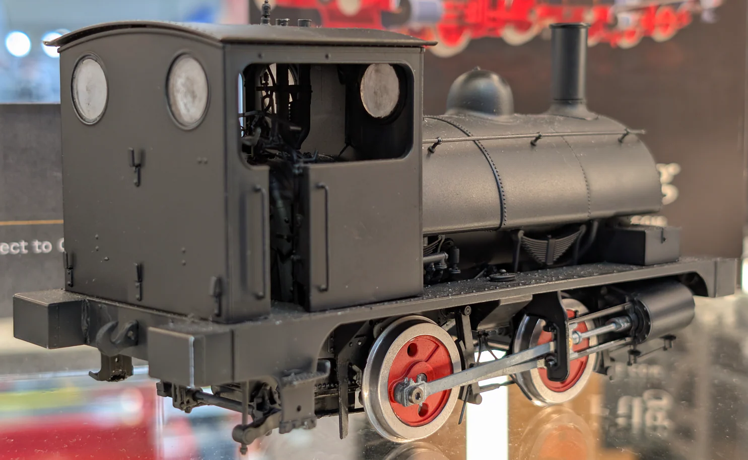 LYR 'Pug' 0-4-0ST "Prince" United Glass Bottle Manufacturer Lined Red Steam Locomotive - Image 4
