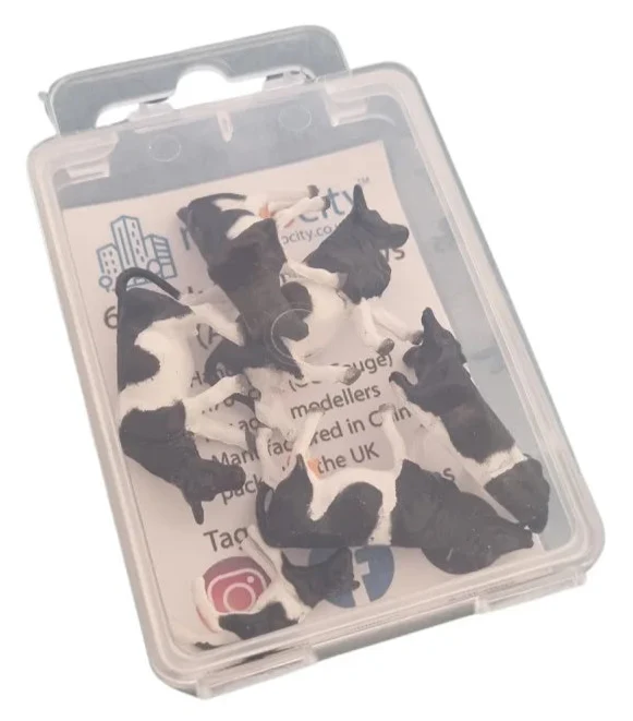 1:76 Scale Black & White Cows Figures (Pack of 6) - Image 2