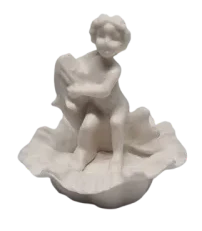 1:76 Scale Boy With Fish Garden Statue (Single Pack)