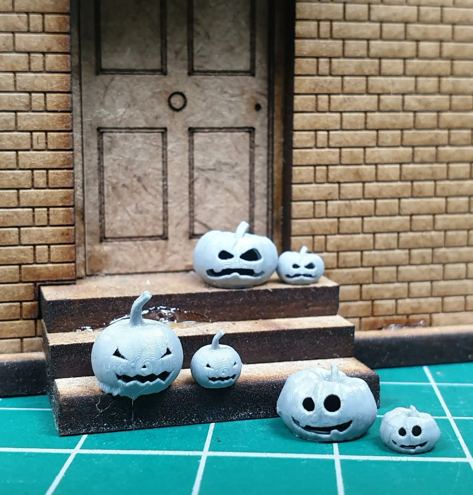 0222-076 OO Gauge - Pumpkins Halloween Special - Pack of 6 - Image 3