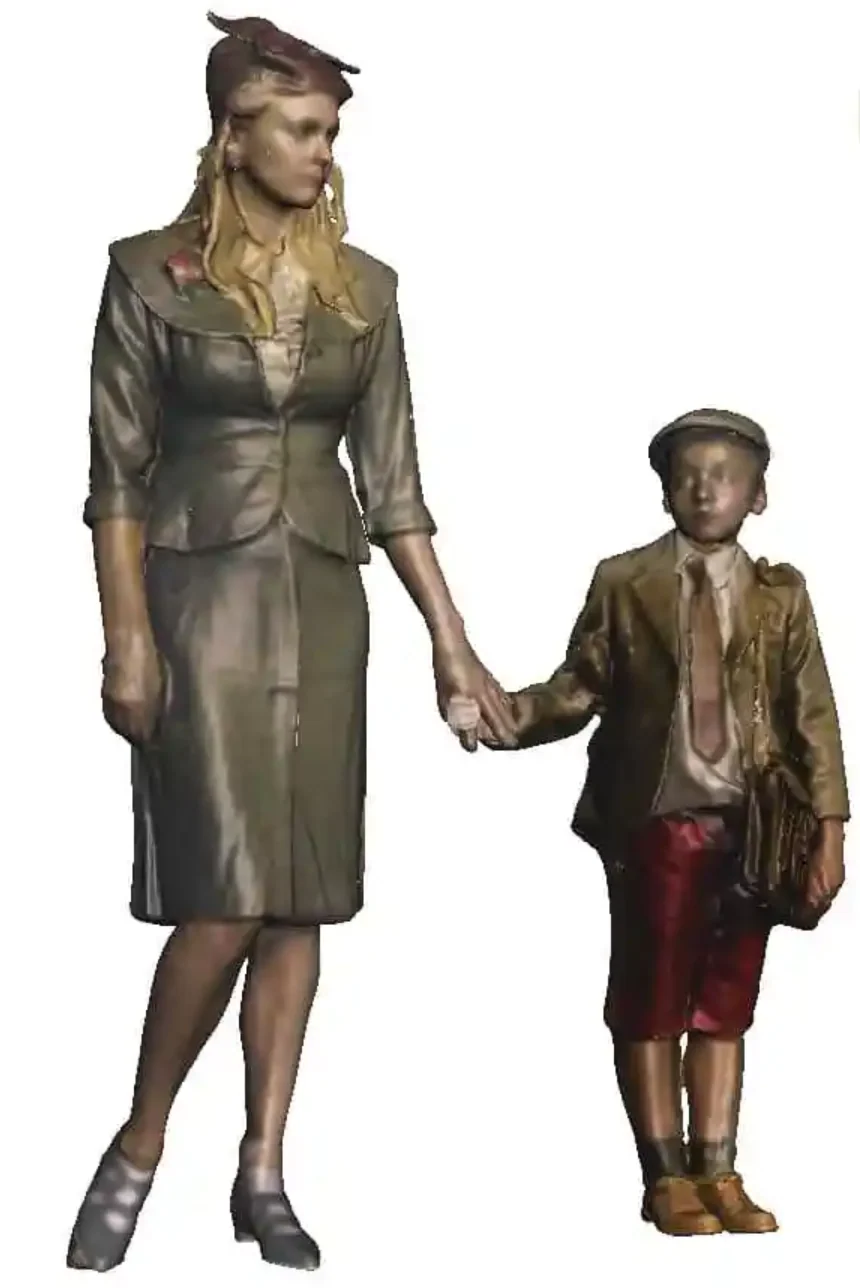 OO Gauge - Town & Country - 1940s Woman and Child - Image 2