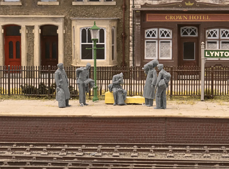 1:48 Scale - World War Two - RAF Personnel on Leave - Image 3