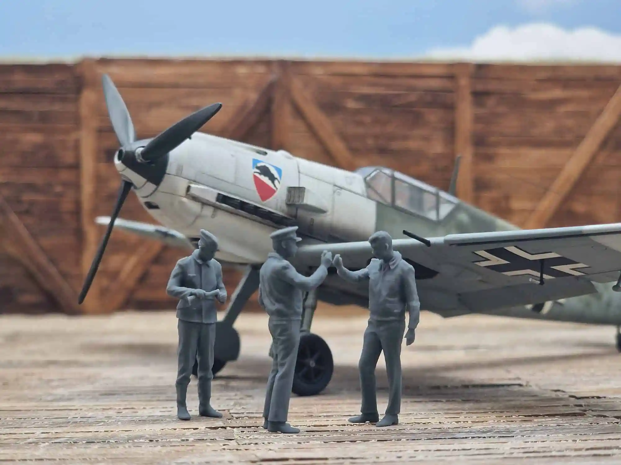 1:76 Scale - World War Two - Luftwaffe Pilots Toasting - Image 2