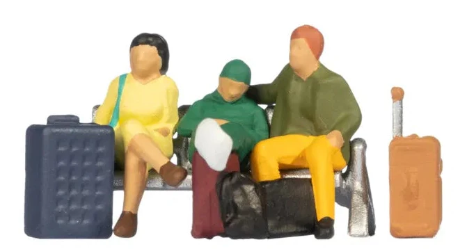 Seated Travellers (6) w/Baggage Figure Set - HO/OO Scale - Image 2