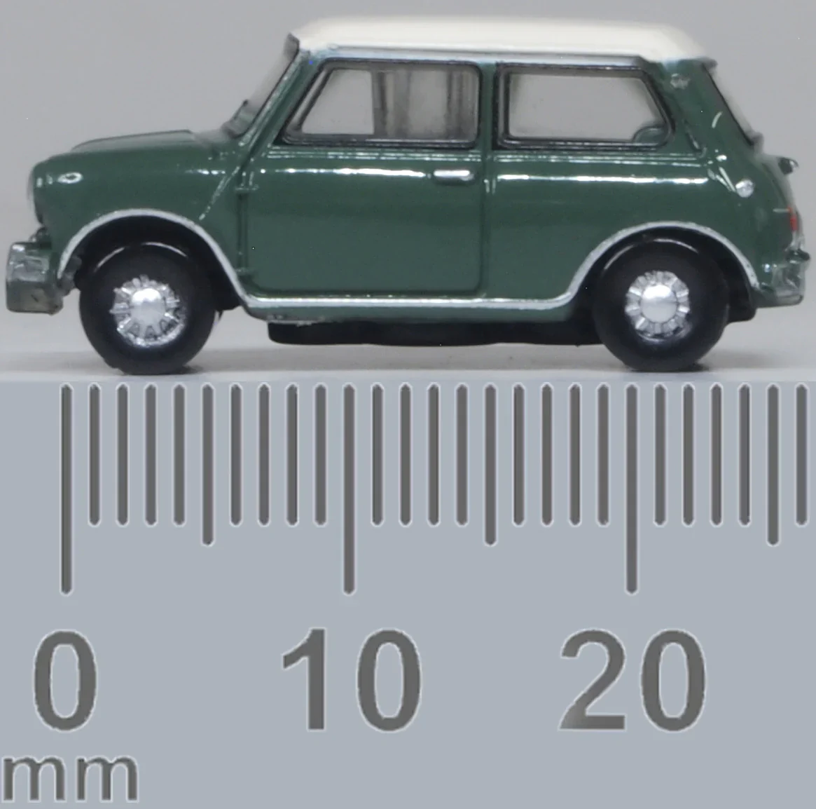 120MN003 Mini Almond Green/Old English White - Image 6