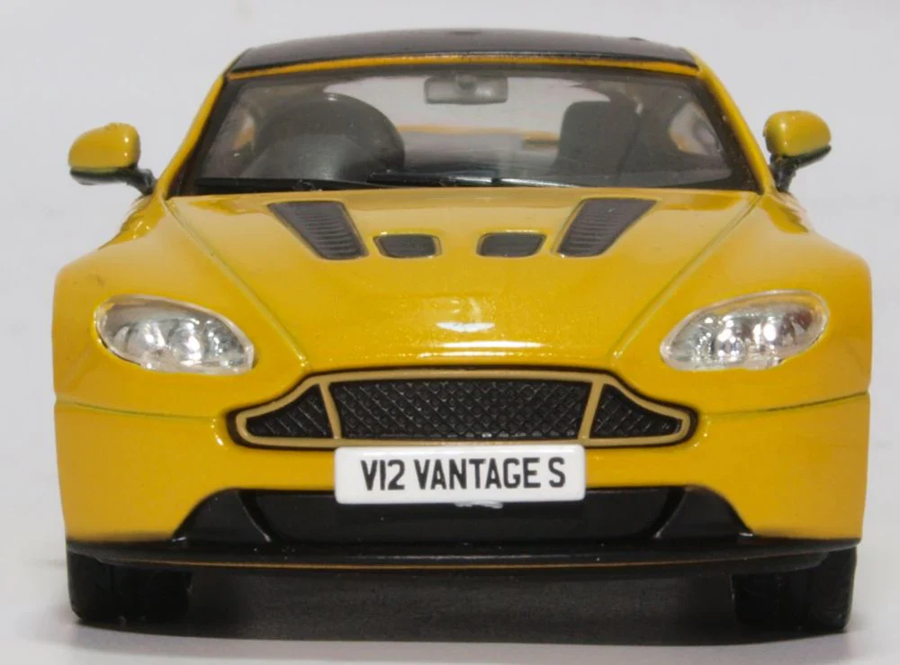 Aston Martin Vantage S Sunburst Yellow - Image 2