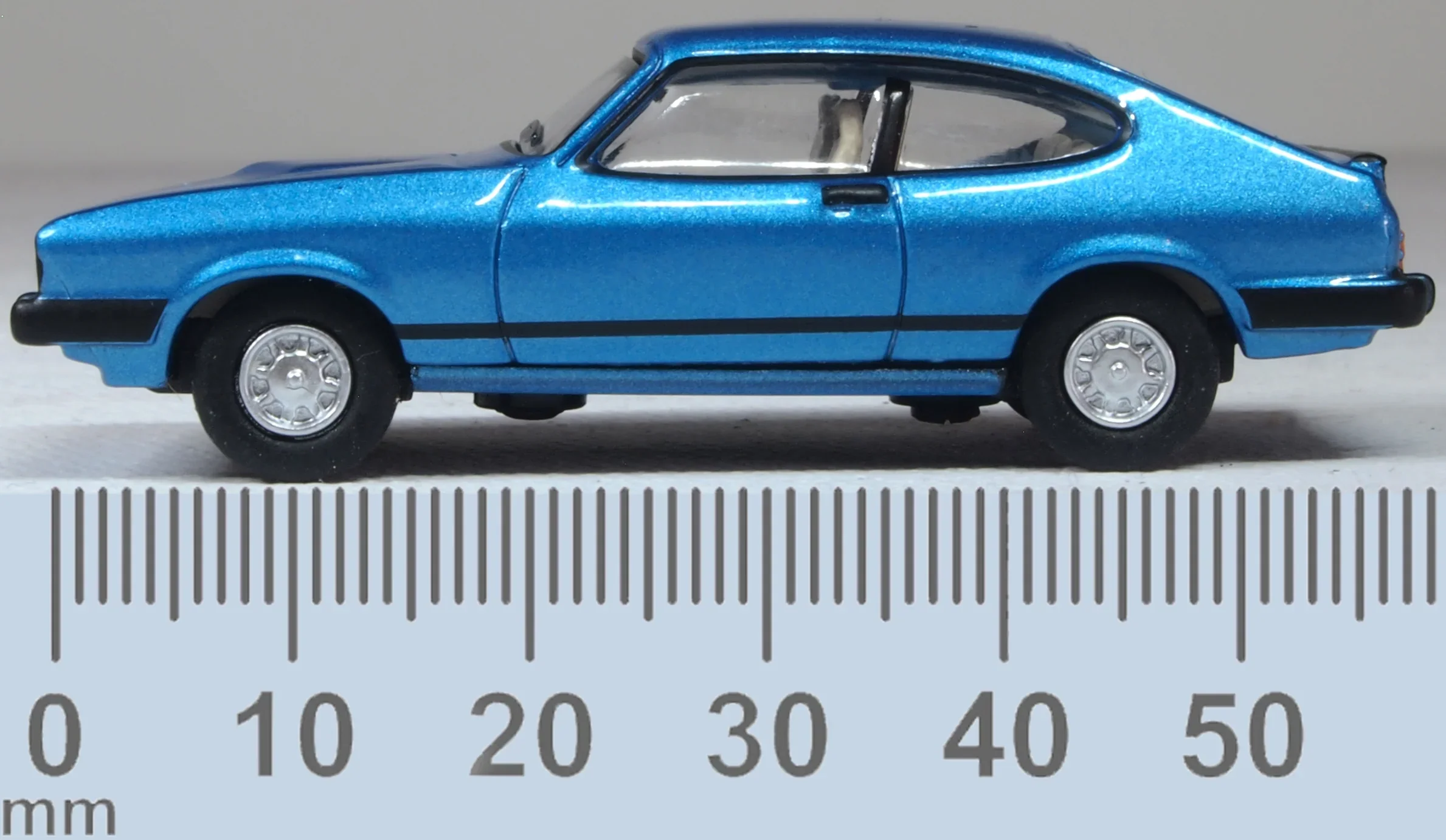 76CAP010 Ford Capri MkIII Cosmos Blue Metallic - Image 6