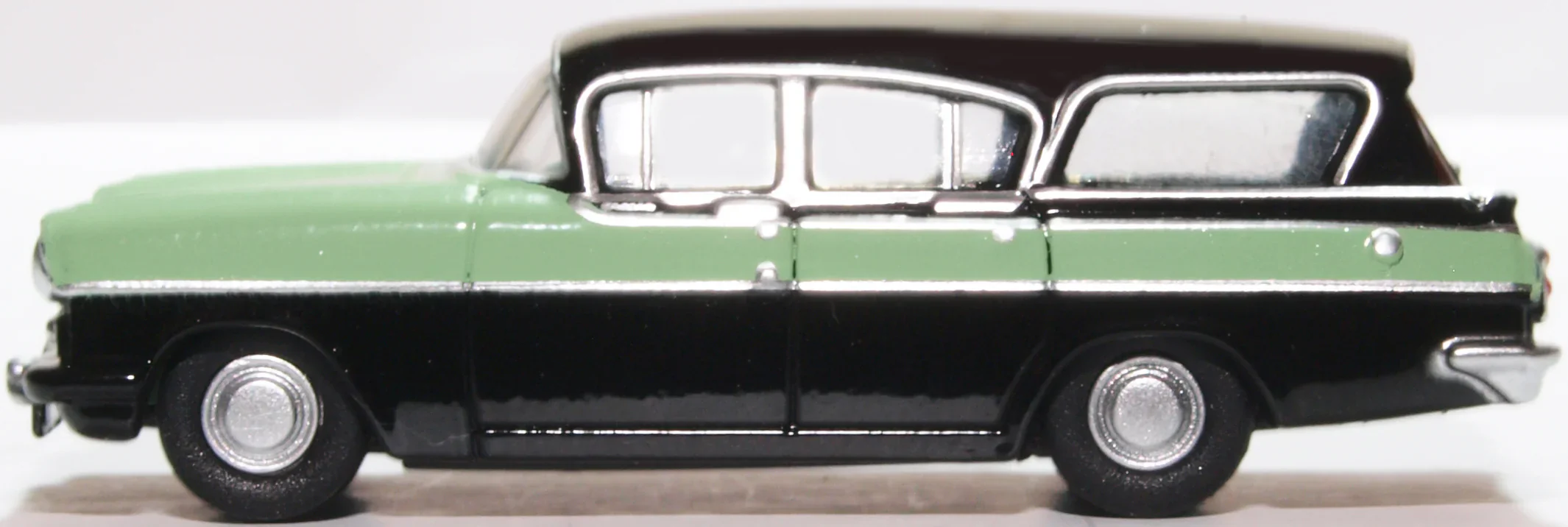 76CFE008 Vauxhall Cresta Friary Estate Versailles Green/Black - Image 3