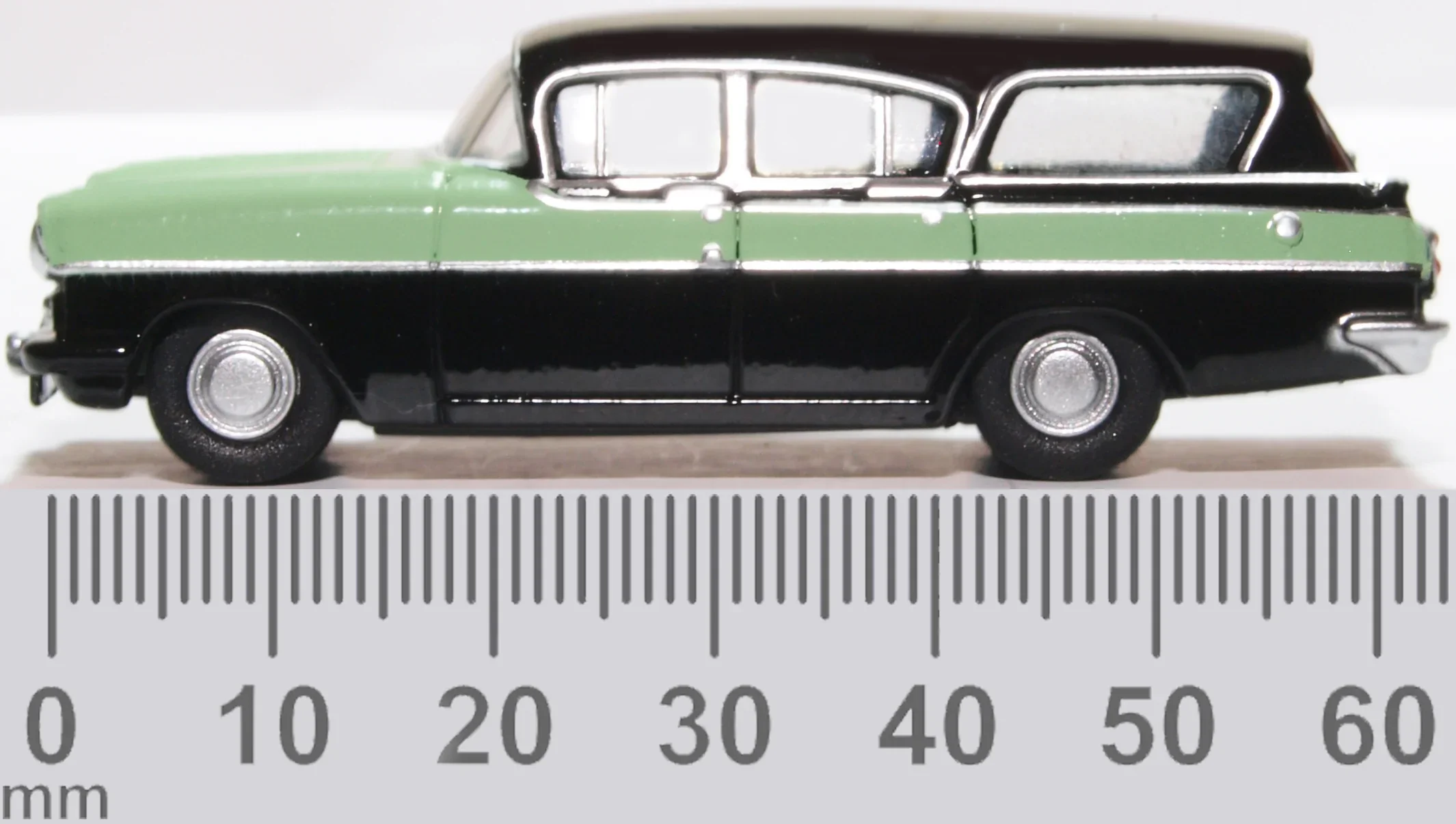 76CFE008 Vauxhall Cresta Friary Estate Versailles Green/Black - Image 6